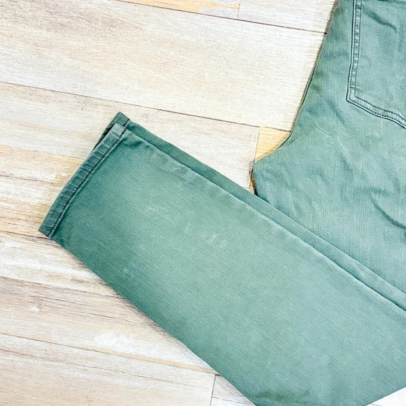 REITMANS High-Waisted Green Jeans (31P) – Petite Fit Denim * - Picture 9 of 10